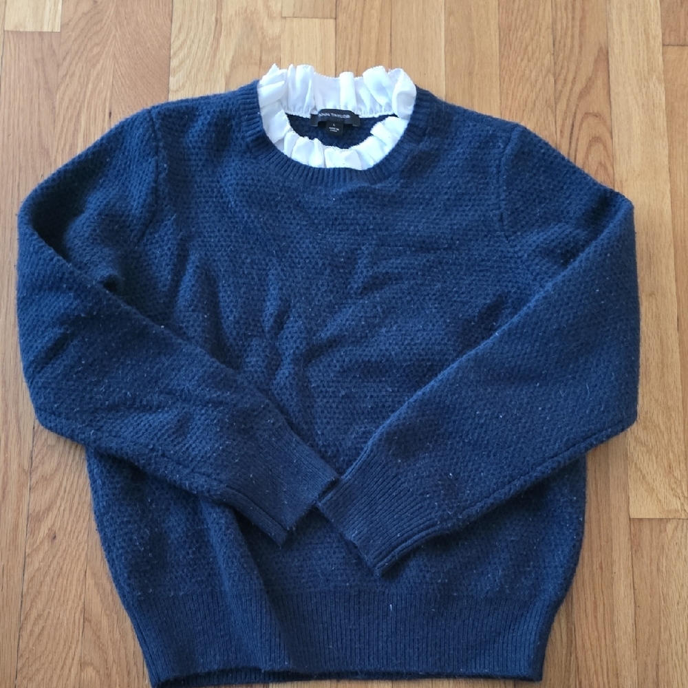 Elegant Navy Blue Women's Crewneck Sweater